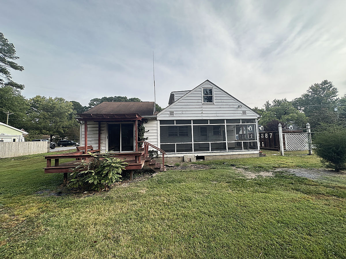 A modern farmhouse in St. Michaels: the small older house that stood on the lot before